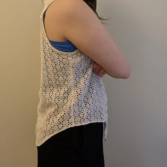 Guess White Sleeveless Eyelet Button-Front Tie-Hem Shirt - Picture 6 of 10